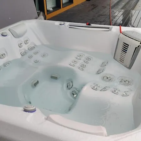 Nordic With Jakuzzi Villa *